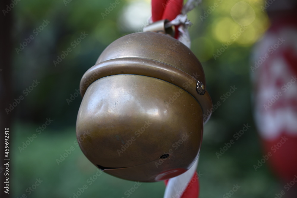 Naklejka premium 神社の本坪鈴