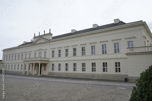 Bild auf Leinwand The new castle in Hannover Herrenhausen, Hannover Germany