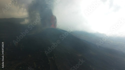 Explosiones en el Volcán de La Palma septiembre 2021 photo