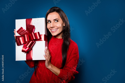 Photo portrait of girl smiling guess what in present box looking copyspace isolated on gradient blue color background