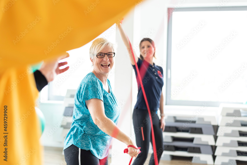Rehasport, Sportsituation, Training mit Strohbändern Rehasport, Sportsituation, Training mit Strohbändern