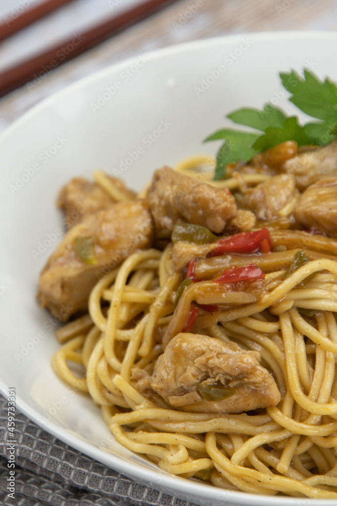 poulet sauté aux poivrons et pousses de bambou poulet sauté aux poivrons et pousses de bambou