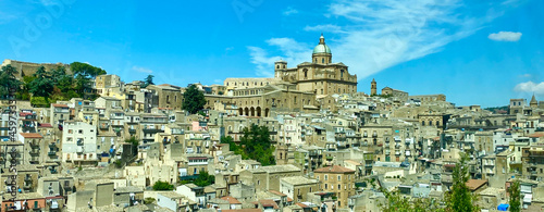 Fotografía Panoramic view of Piazza Armerina in Sicily