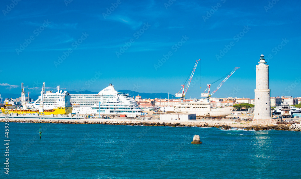 Livorno Bastia - Bilder vom Hafen