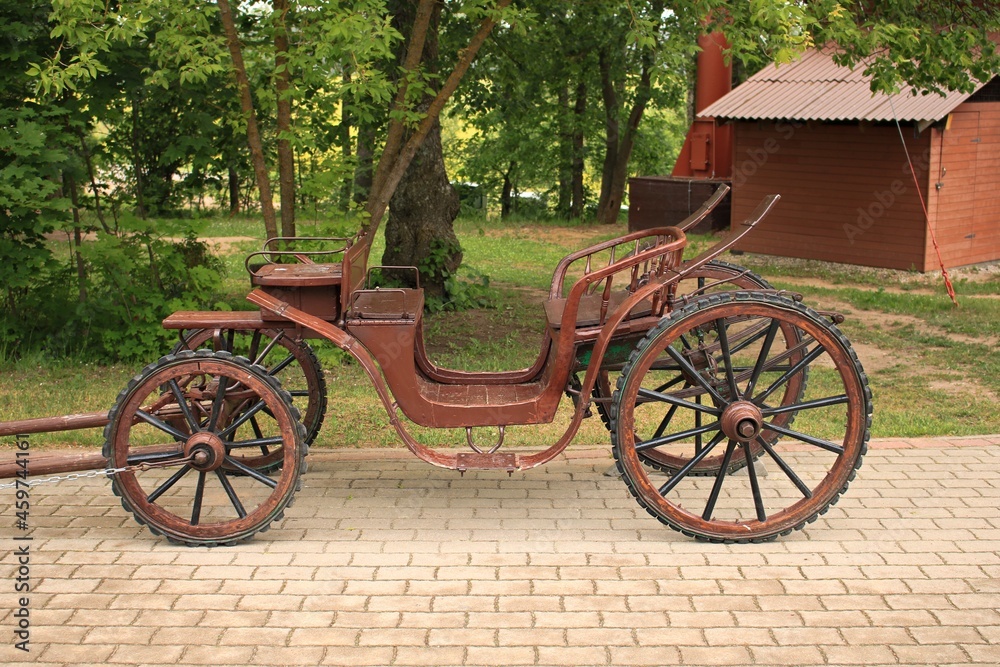 The old cart was a symbol of the transport means of the past century