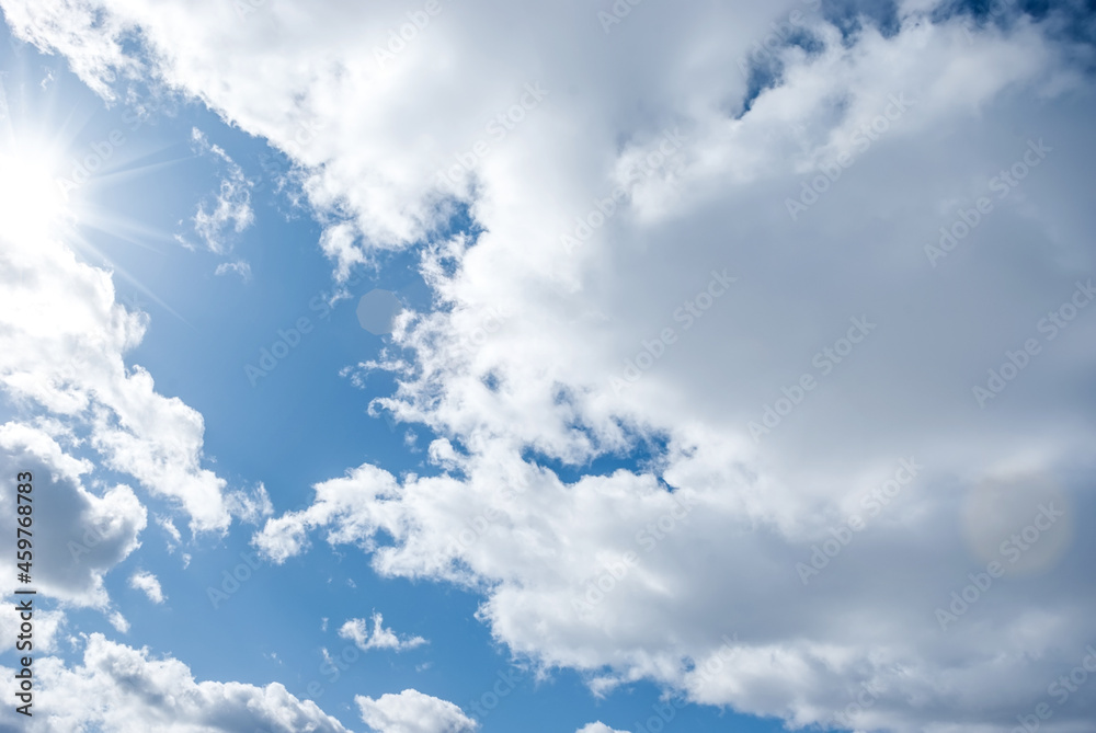 Obraz premium Beautiful white clouds in the blue sky.