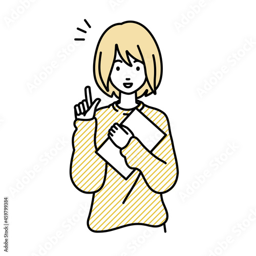 立って書類を手に持って何かひらめいたリモートワークの女性