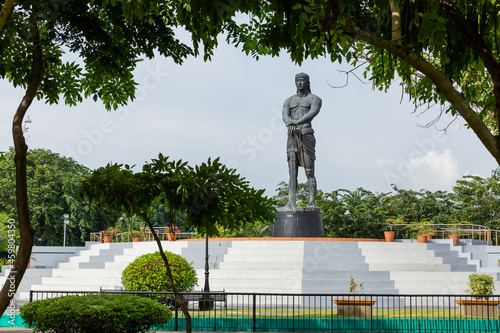 Lapu Lapu Monument, giant statue in rizal park in ermita photo