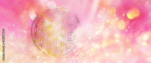 Blume des Lebens erleuchtet ein glitzerndes Feld magentafarbenen, goldenen Lichts und symbolisiert  Lebenskraft und Kreativität