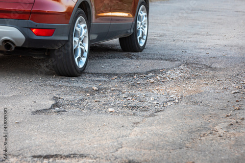 Fotografía Pothole with car
