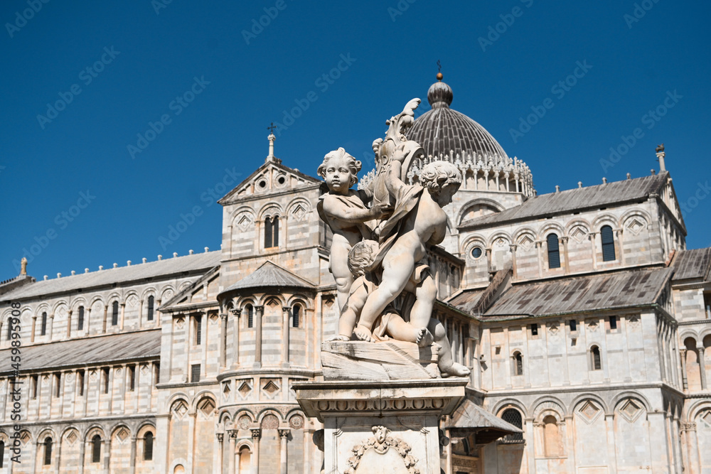 statua architettura Pisa Italia 