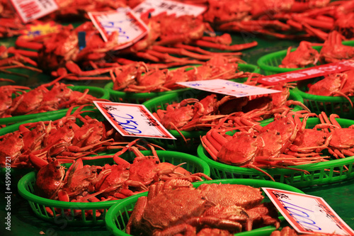 市場のカニの写真