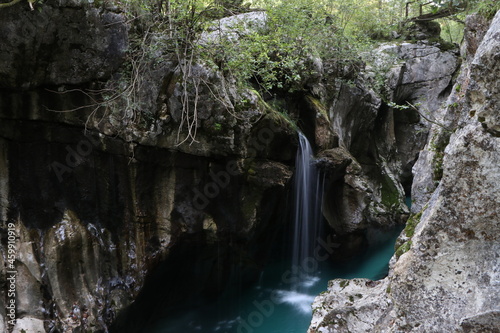 Wasserfall Felsen Kroatien Langzeitbelichtung Umwelt gr  n bewachsen Felswand