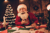 Photo portrait cheerful smiling santa wearing glasses headwear sweater laughing preparing gifts for xmas