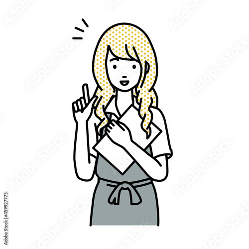 立って書類を手に持って何かひらめいたカフェ店員の女性