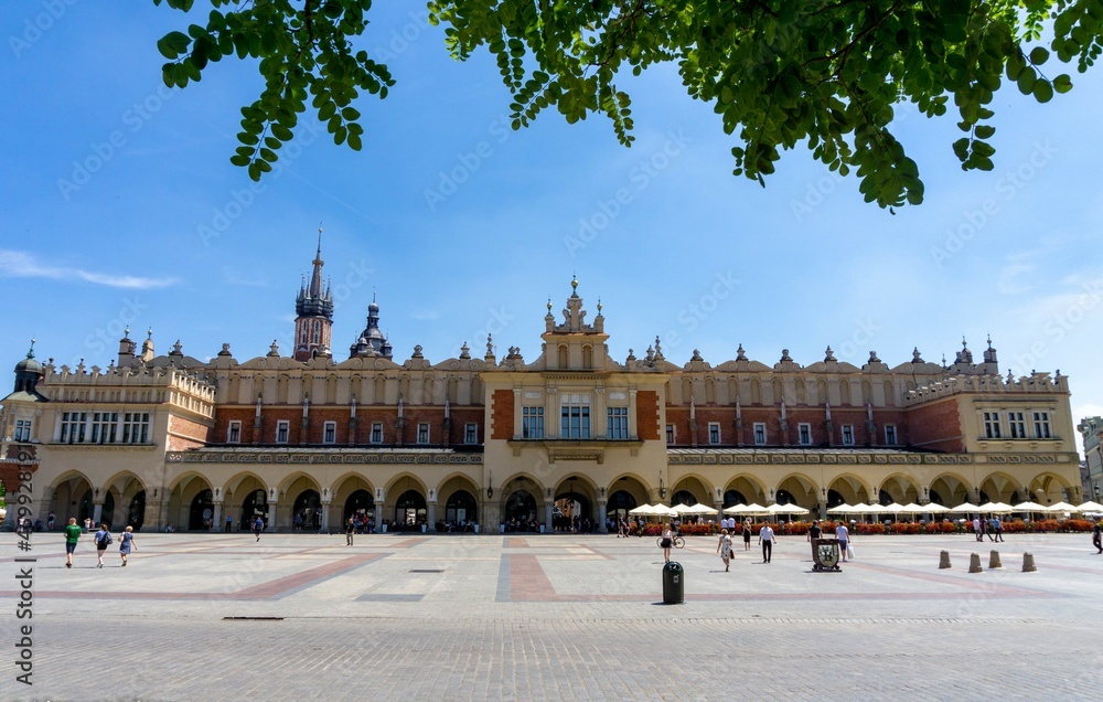 Obraz premium The old city market in Krakow on a sunny day
