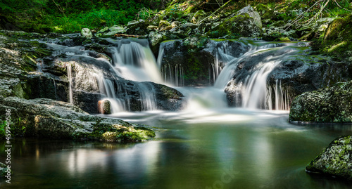 Fototapeta Naklejka Na Ścianę i Meble -  Wasserfall im Wald an einem Wildbach
