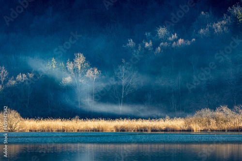 Luci e foschia sul lago di Piano photo