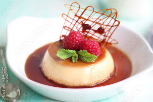 Canvas Print Selective focus of French caramel custard pudding in plate with spun sugar decor