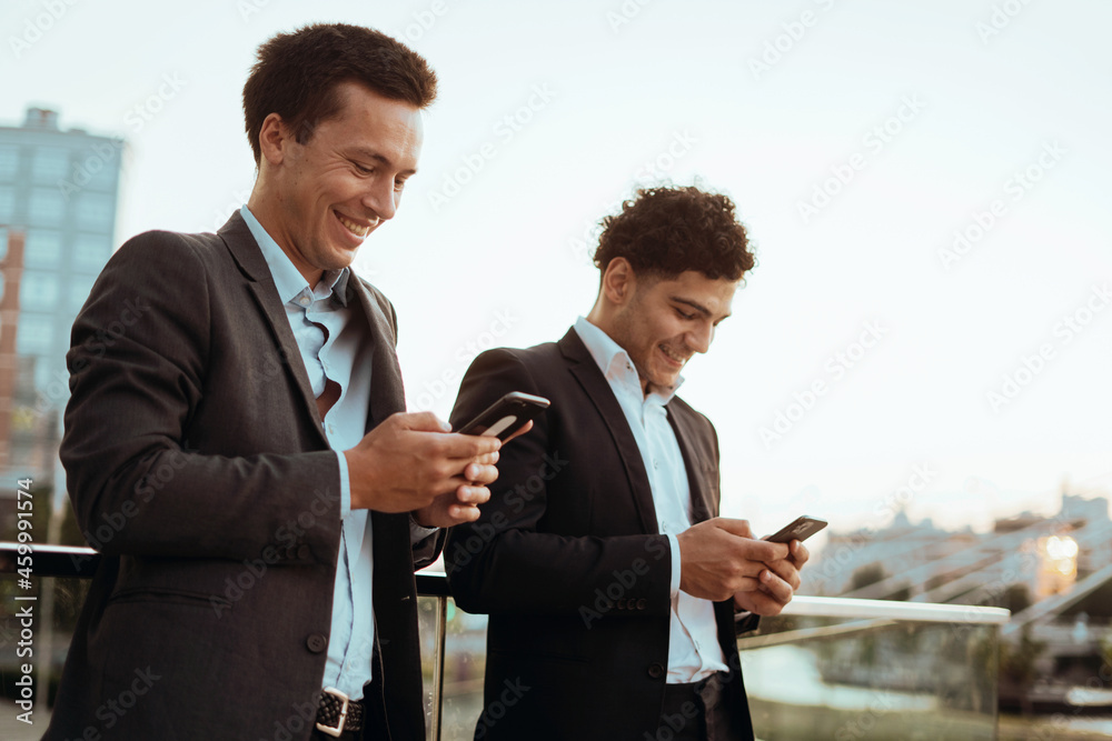 Two financiers have met and are using the phone. Working on a new project of a colleague. Two financiers have met and are using the phone. Working on a new project of a colleague.
