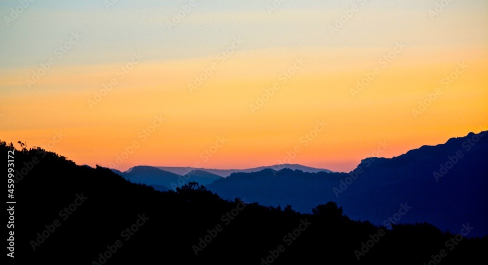Obraz premium sunrise over mountains