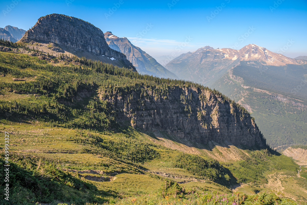 Obraz premium Highline Trail Scenic Views from Haystack Butte, Glacier National Park, Montana