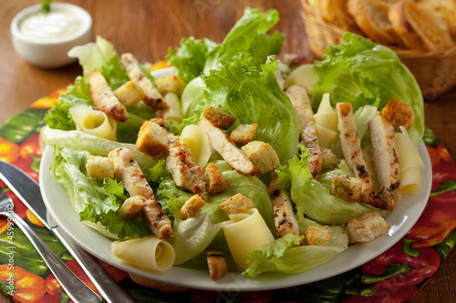 Salada Caesar, Caesar salad ou salada César é uma salada preparada com alface romana e molho Caesar,  azeite de oliva, suco de limão, anchovas, queijo parmesão, sal, açúcar e pimenta preta. photo