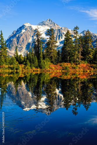 Fototapeta Naklejka Na Ścianę i Meble -  Mount Shuksan in North Cascades National Park reflects in Highwood Lake along SR 542 in Mount Baker Snoqualmie National Forest