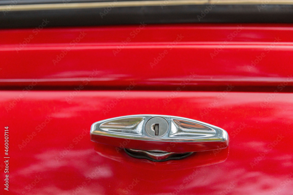 Handle for opening the tailgate of a vintage car