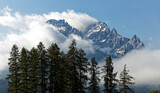 Wolken und Nebel ziehen um die Gipfel der Sextner Dolomiten, Pustertal, Alpen, Südtirol, Italien 