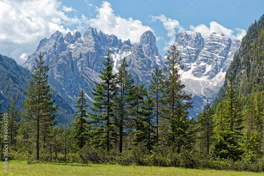 Fototapeta premium Dolomitengipfel nahe Cortina d'Ampezzo, Alpen, Italien, Europa