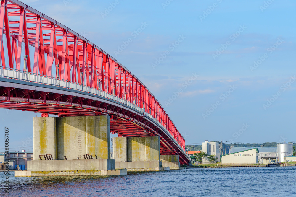 Fototapeta premium 北海道 東部 厚岸の海と橋と町