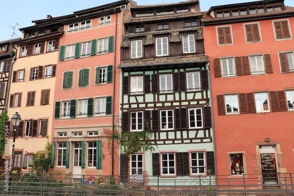 Historische Straßburger Häuserzeile im Gerber- und Mühlenviertel (Petite France)