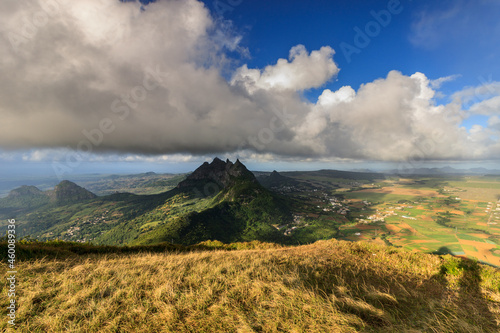 Hiking and Climbing in Mauritius: Le Pouce photo