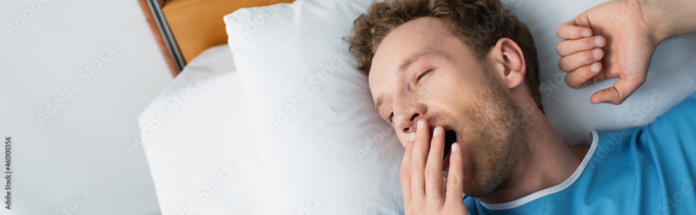 top view of patient yawning while lying in hospital bed, banner top view of patient yawning while lying in hospital bed, banner