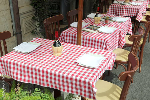 Cuadro en lienzo red and white checkered tablecloth of a restaurant with outdoor tables