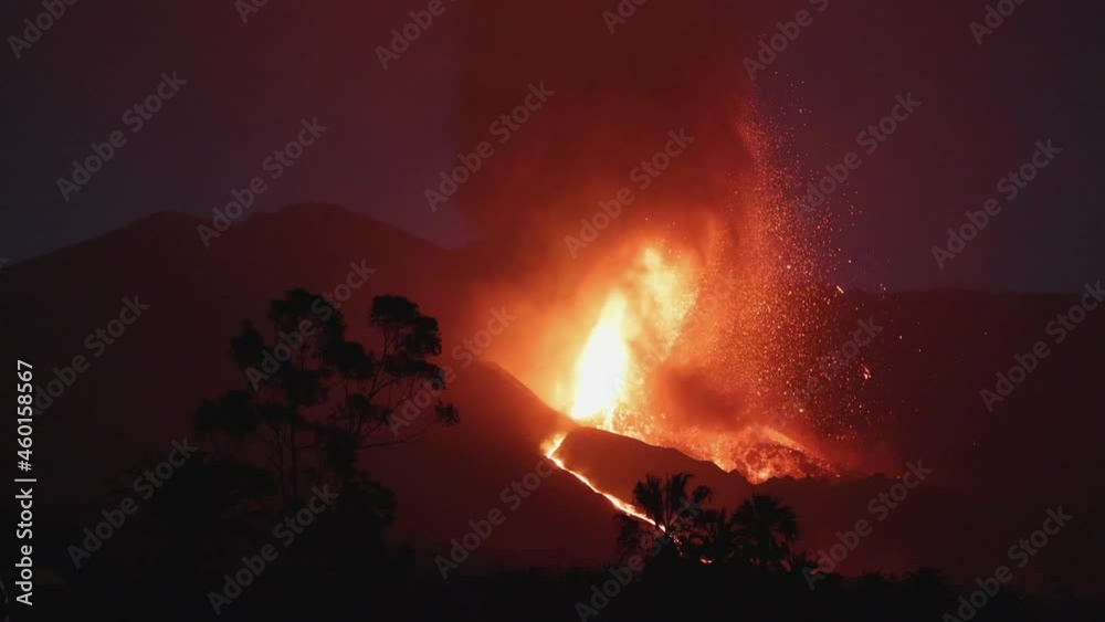 Erupción volcánica del volcán Cumbre Vieja en la Isla de La Palma en Las Canarias.