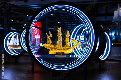 Canvas Print Art exhibition of ship models in glass circles in the museum
