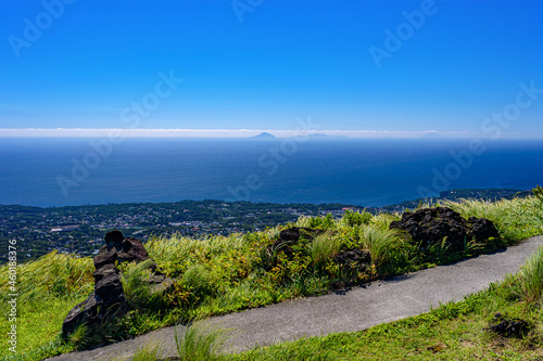 静岡県・伊東市 夏の大室山からの眺める伊豆諸島の風景