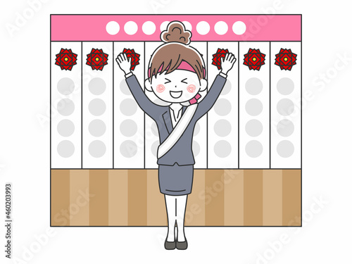 選挙事務所で開票速報を聞いて万歳をする女性候補者