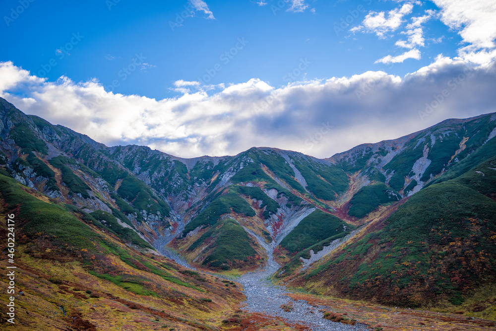 富山県立山町の立山の秋の紅葉の季節に登山している風景 Scenery of climbing Tateyama Mountain in Tateyama Town, Toyama Prefecture, Japan during the season of autumn leaves. 富山県立山町の立山の秋の紅葉の季節に登山している風景 Scenery of climbing Tateyama Mountain in Tateyama Town, Toyama Prefecture, Japan during the season of autumn leaves.
