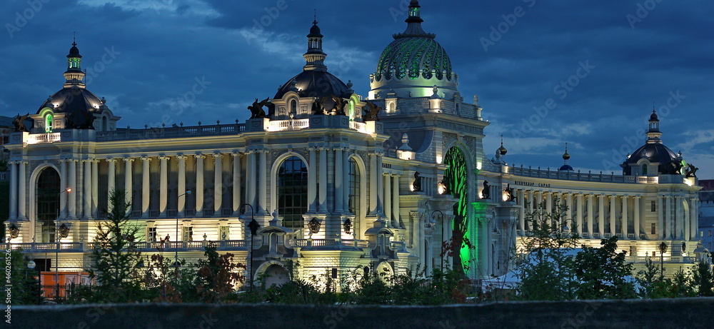 Obraz premium Kazan, TatarstanRussia - 07 29 2013: the building of the Palace of the Farmers in the evening, at dusk.