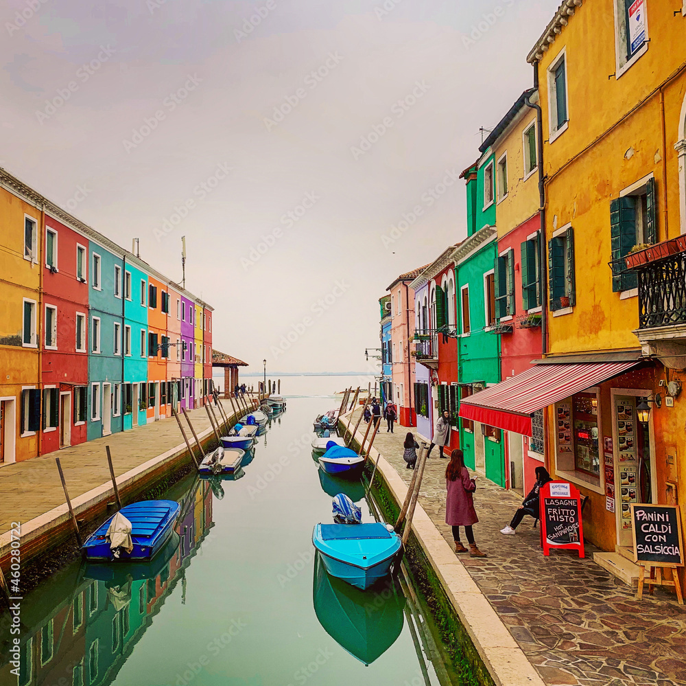 THE COLORFUL HOUSES IN BURANO – THE MOST COLORFUL ISLAND IN ITALY