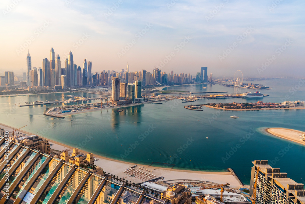 Obraz premium Dubai, UAE - 09.24.2021 Dubai city skyline on early morning hour. Dubai Marina. Urban