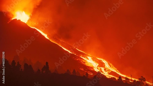 Timelapse Vulkan und Lava La Palma photo