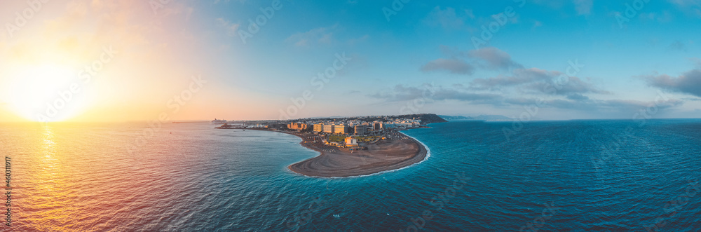 Strand von Rhodos Stadt mit der Drohne