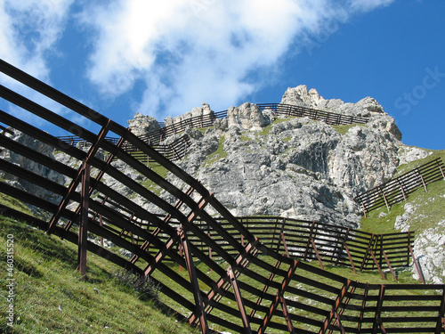 Stützverbauungen - Lawinenschutz im Stubaital, Tirol, Österreich photo