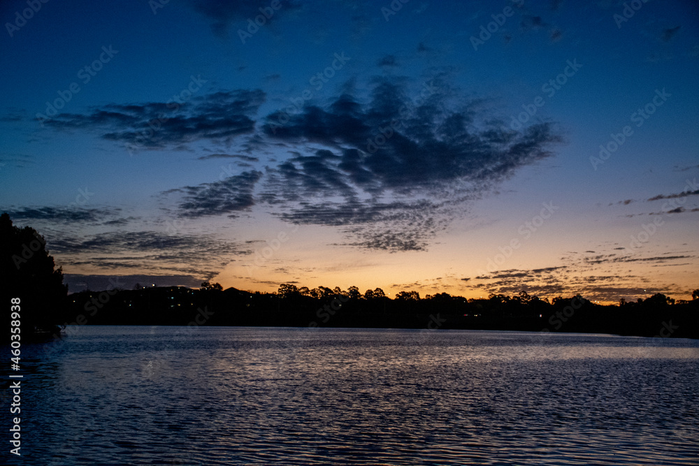 Naklejka premium sunset over the lake