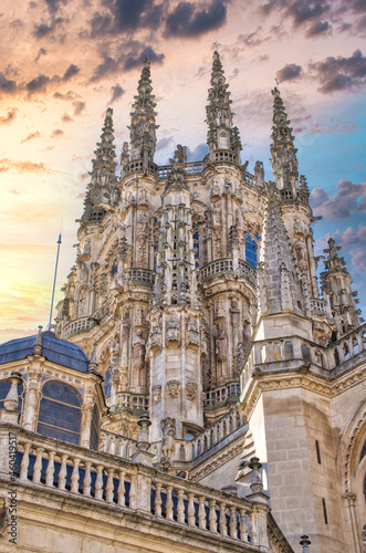 Primer plano cimborrio de la catedral gótica de Burgos visto desde la puerta de la pellejería, España