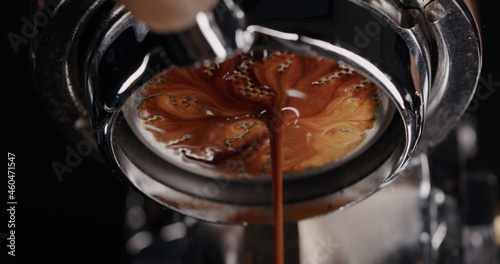 espresso extraction with bottomless portafilter